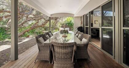 Bunker Bayhouse—Beachfront Retreat next to Resort