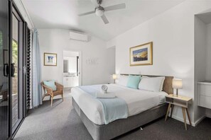 5 bedrooms, iron/ironing board, WiFi, bed sheets - Bunker Bayhouse—Beachfront Retreat next to Resort (Naturaliste)
