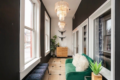 Loft Over Broadway Strip