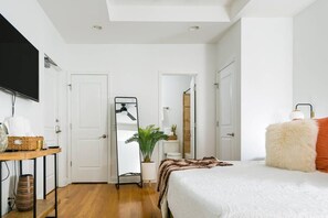 1 habitación, tabla de planchar con plancha, wifi y ropa de cama