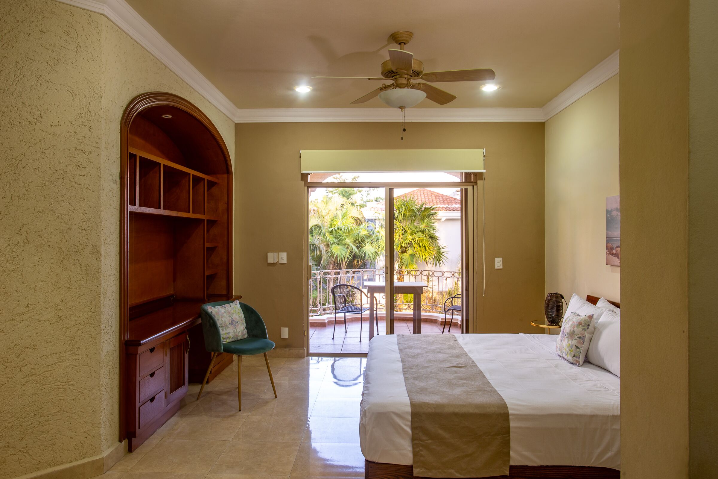 Breakfast Included w/pool 5rooms/5bath for 15