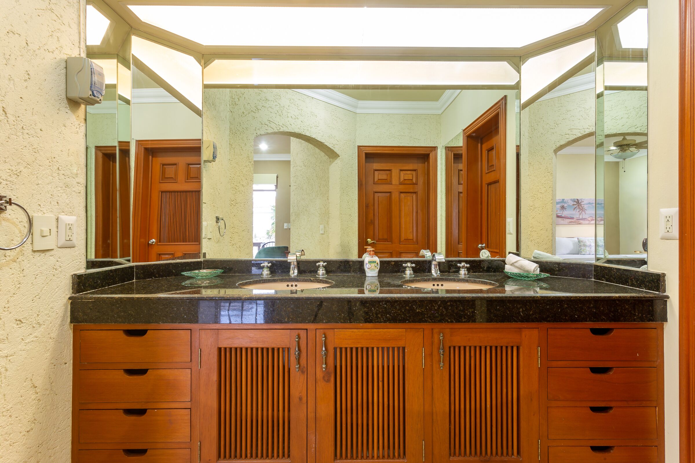 Breakfast Included w/pool 5rooms/5bath for 15