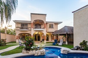 Exterior - Breakfast Included w/pool 5rooms/5bath for 15 (Centro)