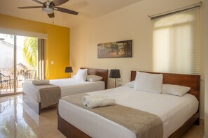 5 Schlafzimmer, Schreibtisch, Bügeleisen/Bügelbrett, Reisekinderbett