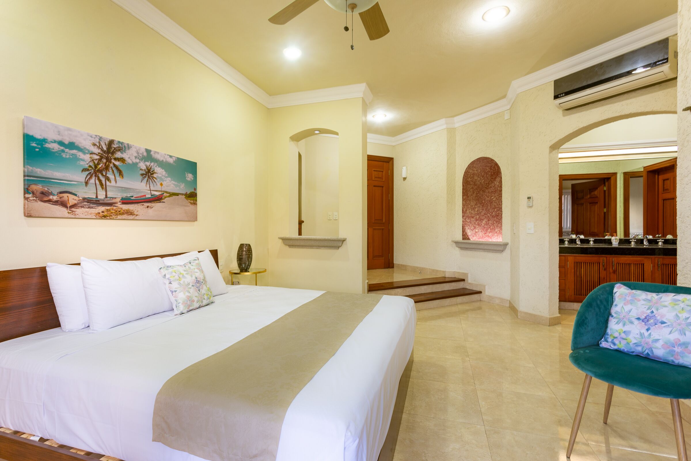 Breakfast Included w/pool 5rooms/5bath for 15