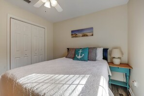 3 bedrooms, desk, iron/ironing board, travel crib