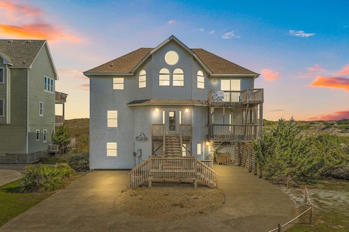 Oceanfront Home w/ Pool, Hot Tub, Game Room, Tiki Bar, Community Pool and Tennis