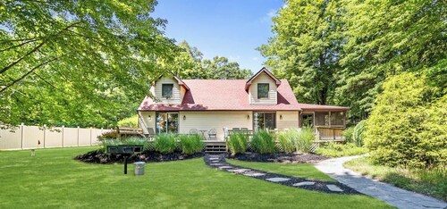 Scenic and Stunning Lakefront Home with Large Yard