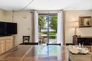 Dining - Scenic and Stunning Lakefront Home with Large Yard (Pullman)