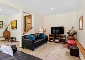 TV, DVD player, table football, stereo - Scenic and Stunning Lakefront Home with Large Yard (Pullman)