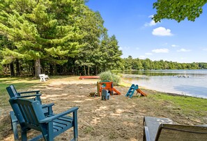 Children's area - Scenic and Stunning Lakefront Home with Large Yard (Pullman)