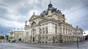 A historic building with a large dome and classical architecture. - Smart Apartment Teodora 5b (Lviv)