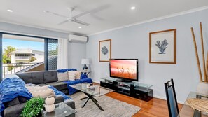 TV - 2/6 Indigo Avenue - Rainbow Beach. Beautifully presented, air-conditioned family beach getaway (Rainbow Beach)
