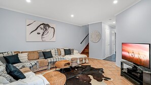 TV - 2/6 Indigo Avenue - Rainbow Beach. Beautifully presented, air-conditioned family beach getaway (Rainbow Beach)