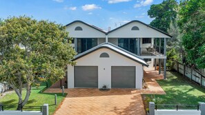 Exterior - 2/6 Indigo Avenue - Rainbow Beach. Beautifully presented, air-conditioned family beach getaway (Rainbow Beach)