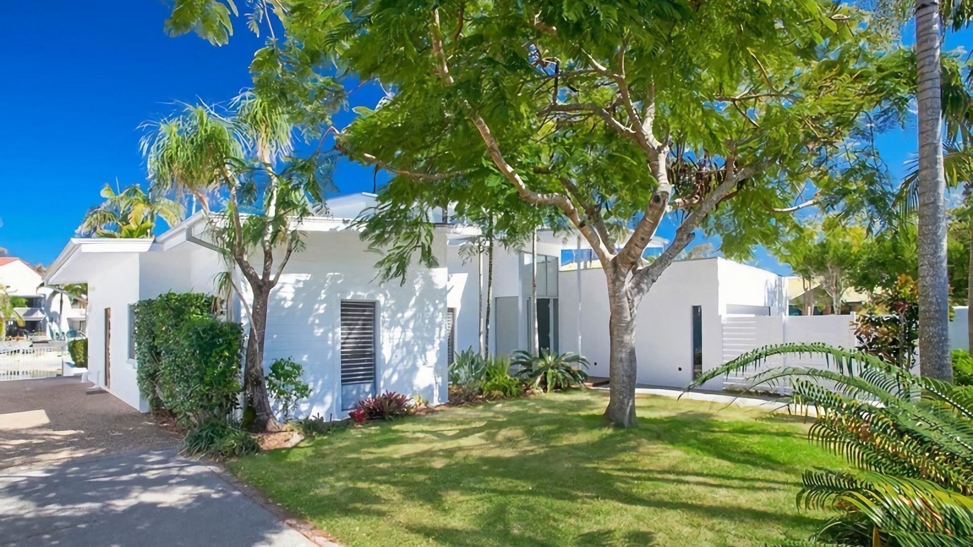 Sub Tropical Noosa Sound Living — image 15