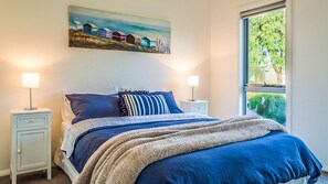 4 bedrooms, iron/ironing board, travel cot, Internet - The Shack - sleeps 10 (COWES)