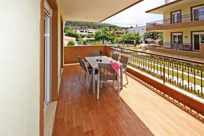 House, Garden View (M1, M2) | Lanai