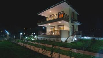 House, Garden View (M1, M2) | Terrace/patio