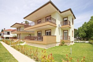 House (M4. M5) | Terrace/patio
