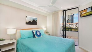 1 bedroom - Calypso Plaza 419 - Coolangatta Beachfront - Min. 3 Night Stays! (Coolangatta)