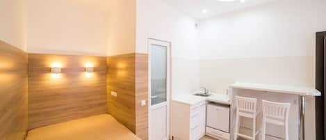 Apartment, 1 Double Bed, Non Smoking | Desk, iron/ironing board, free WiFi, bed sheets