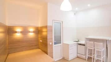 Apartment, 1 Double Bed, Non Smoking | Desk, iron/ironing board, free WiFi, bed sheets