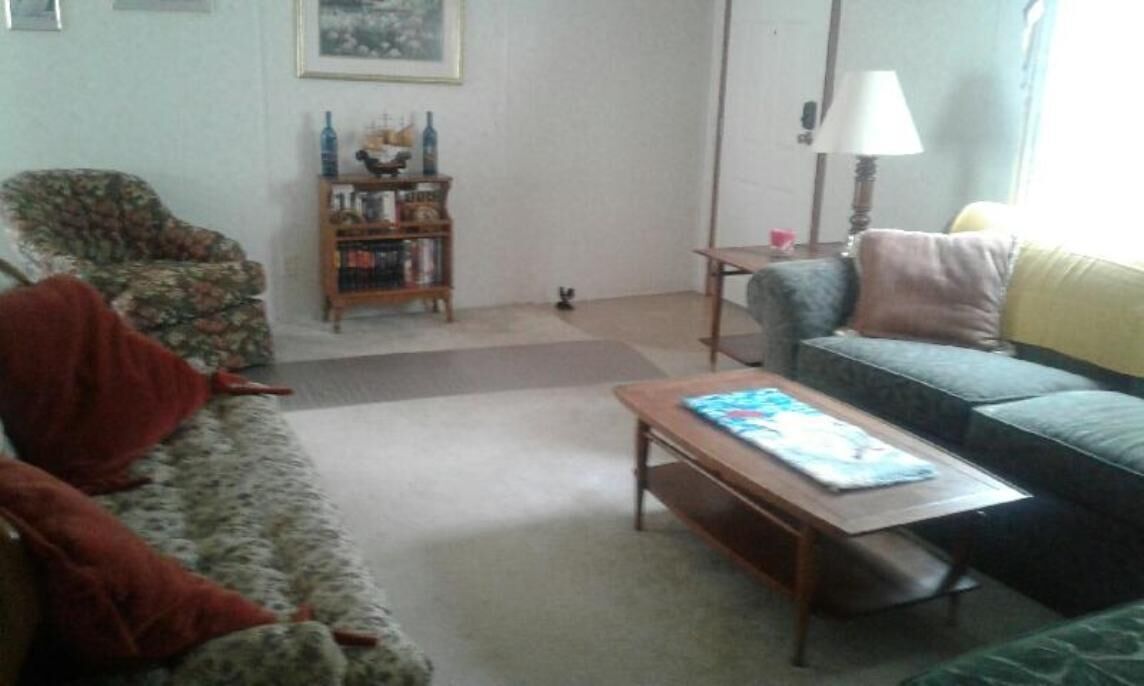 Take a relaxing vacation in a quiet rural neighborhood-public boat dock nearby!