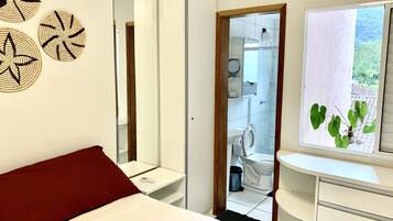 2 bedrooms, desk, free WiFi, wheelchair access