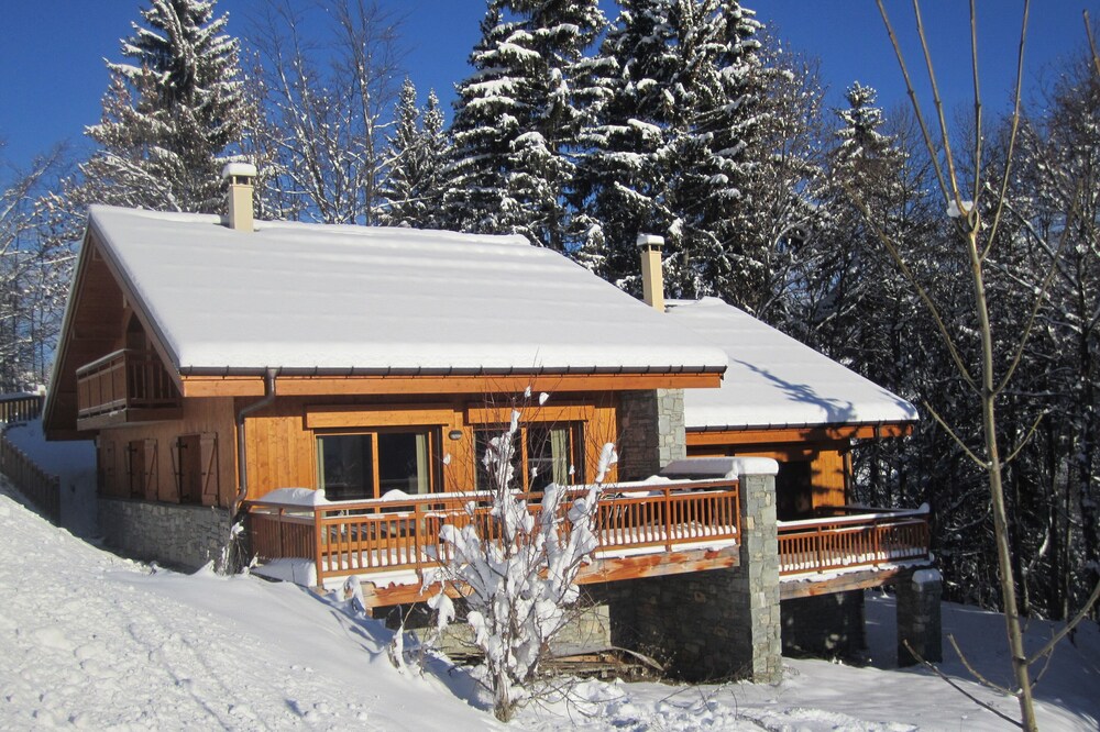 Cozy, Spacious Chalet with Sauna and Fireplace