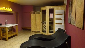 Spa - Cozy, Spacious Chalet with Sauna and Fireplace (Les Allues)