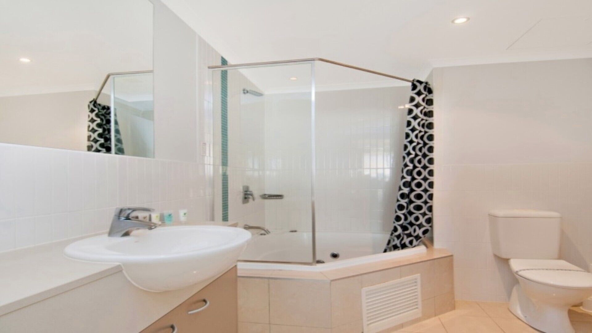 MANHATTAN - ETTALONG BEACH RESORT