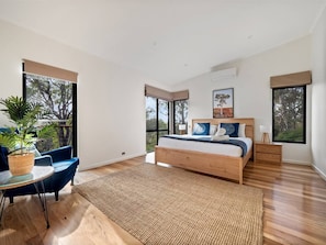 4 bedrooms, desk, iron/ironing board, WiFi