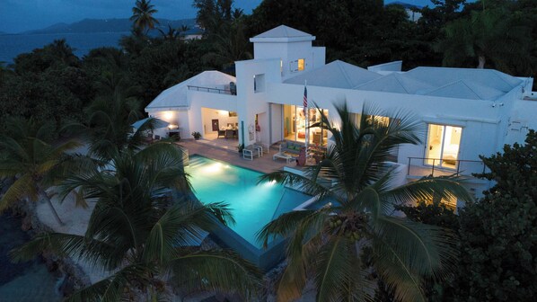 Outdoor pool, an infinity pool