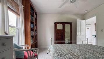 3 slaapkamers, een strijkplank/strijkijzer, wifi, beddengoed