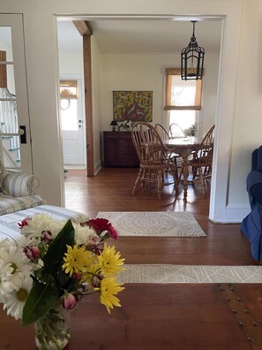 Dining - GOOD VIBES IS WHAT YOU'LL FEEL WHEN YOU STEP IN TO OUR FAMILY FRIENDLY LISTING (Cape Charles)