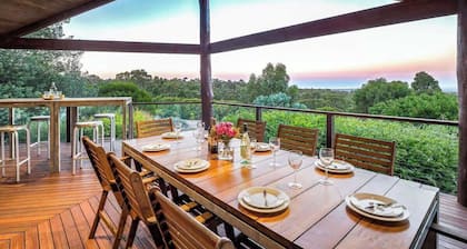 Views Of The Bay—A Tranquil Bushland Escape