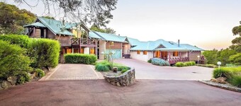 Views Of The Bay—A Tranquil Bushland Escape