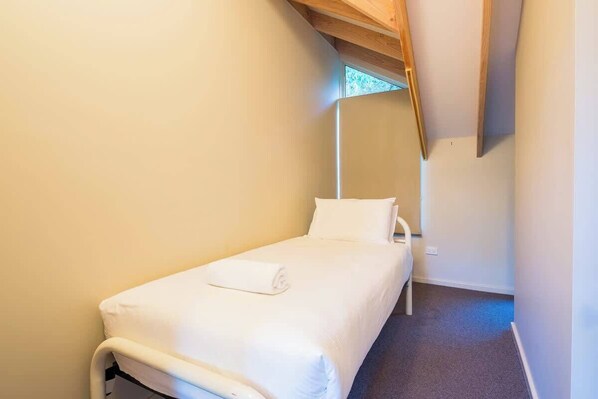 9 chambres, fer et planche à repasser, Wi-Fi, draps fournis