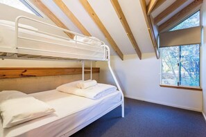 9 bedrooms, iron/ironing board, WiFi, bed sheets