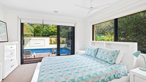 4 bedrooms, iron/ironing board, Internet, bed sheets