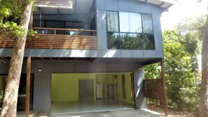Exterior - 8 Belle Court - Rainbow Shores. Close to beach. Wifi (RAINBOW BEACH)