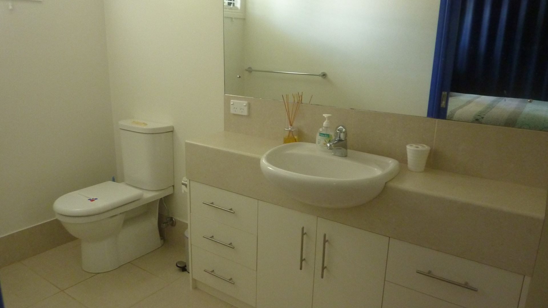 8 Belle Court - Rainbow Shores. Close to beach. Wifi — image 10