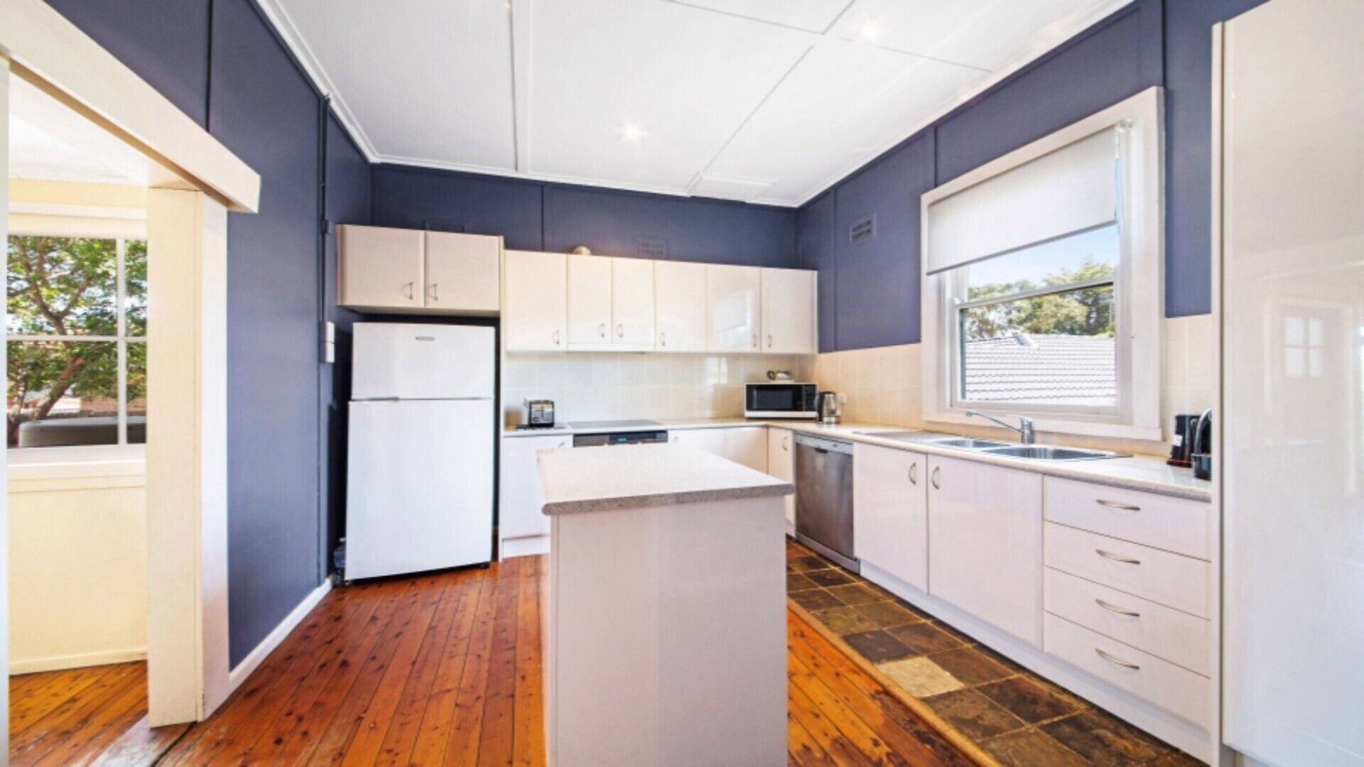 SUNBIRD - ETTALONG BEACH