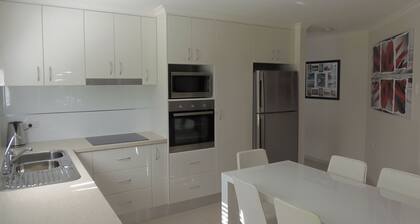 Palmgrove 1 - Rainbow Beach. Gorgeous, modern beach escape in a great location. Aircon. Wifi