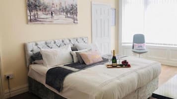 Deluxe Queen/Family | Children's theme room