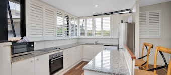 Surfside Beach House 17 - Rainbow Shores. Swimming pool, two minute walk to beach, air conditioning