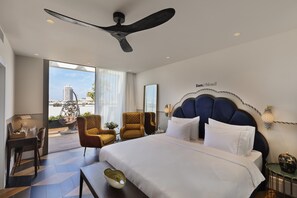 迷你吧、房內夾萬、書桌、遮光窗簾/窗簾