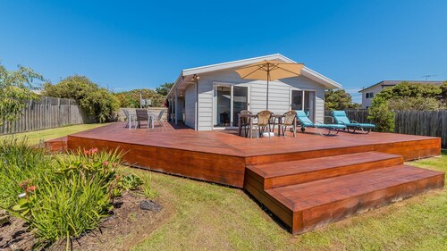 2 Dixon Street, Surf Beach, Pet Friendly Surf Beach Escape