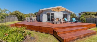 2 Dixon Street, Surf Beach, Pet Friendly Surf Beach Escape